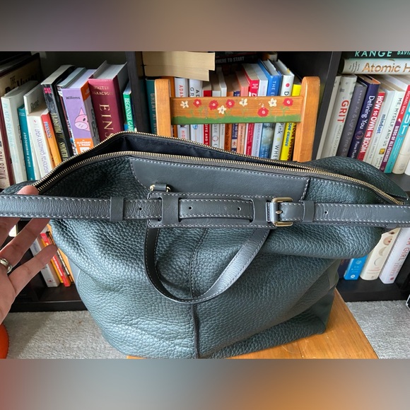 🌸SOLD🌸 Tod’s Miky Bauletto Grande (Large) in Graphite with Gold Hardware! - Picture 11 of 16